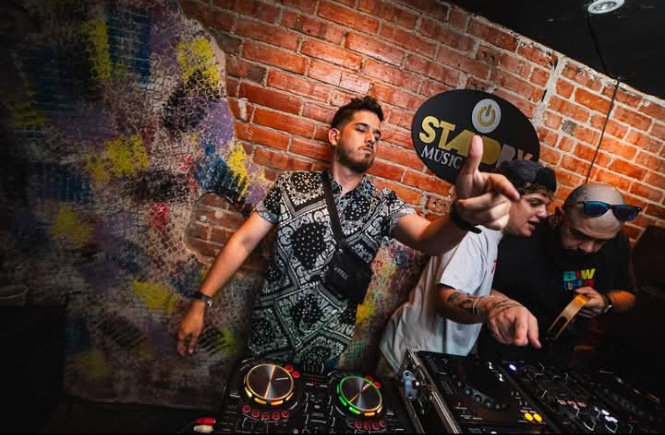 DJ